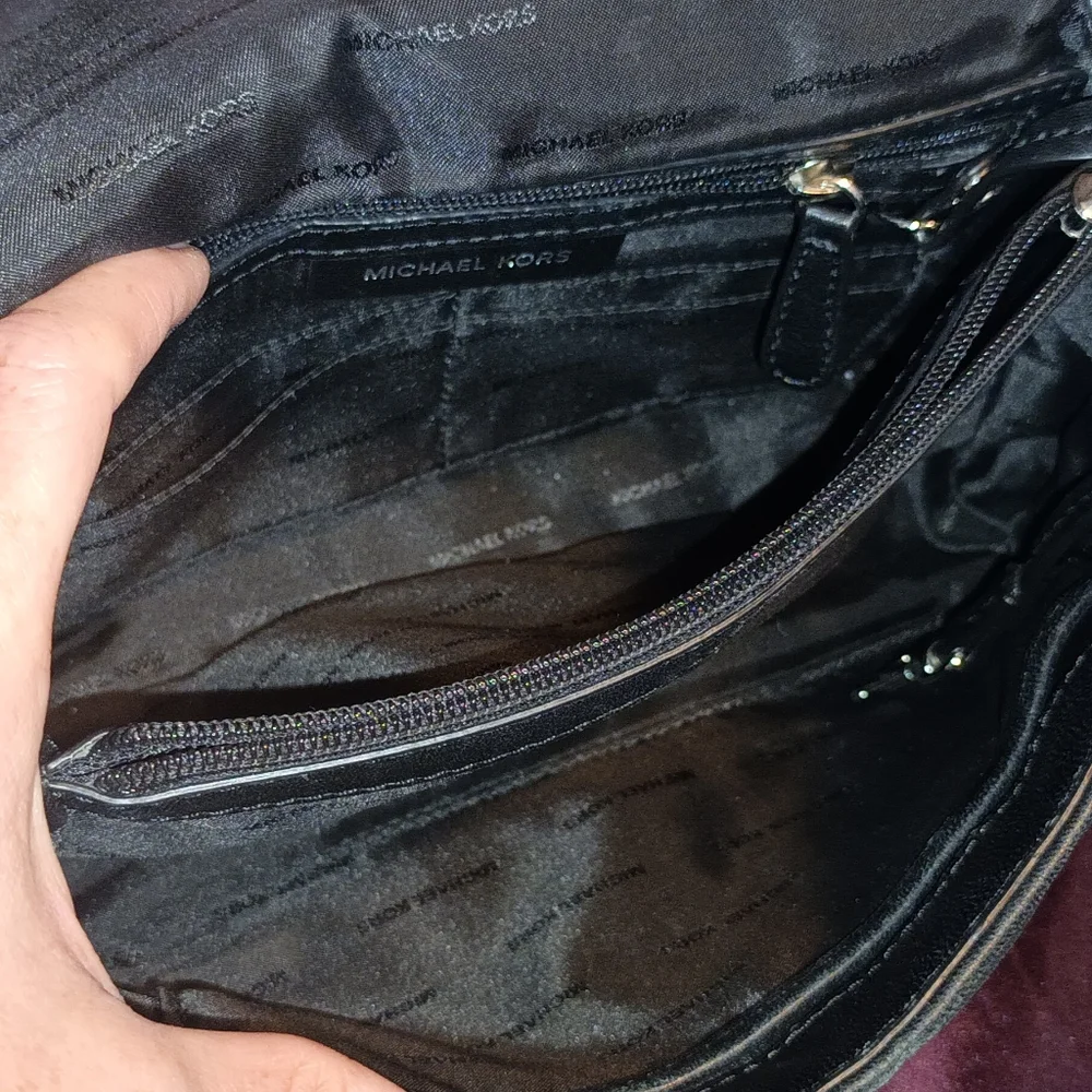 Michael Kors purse - Picture 11 of 16